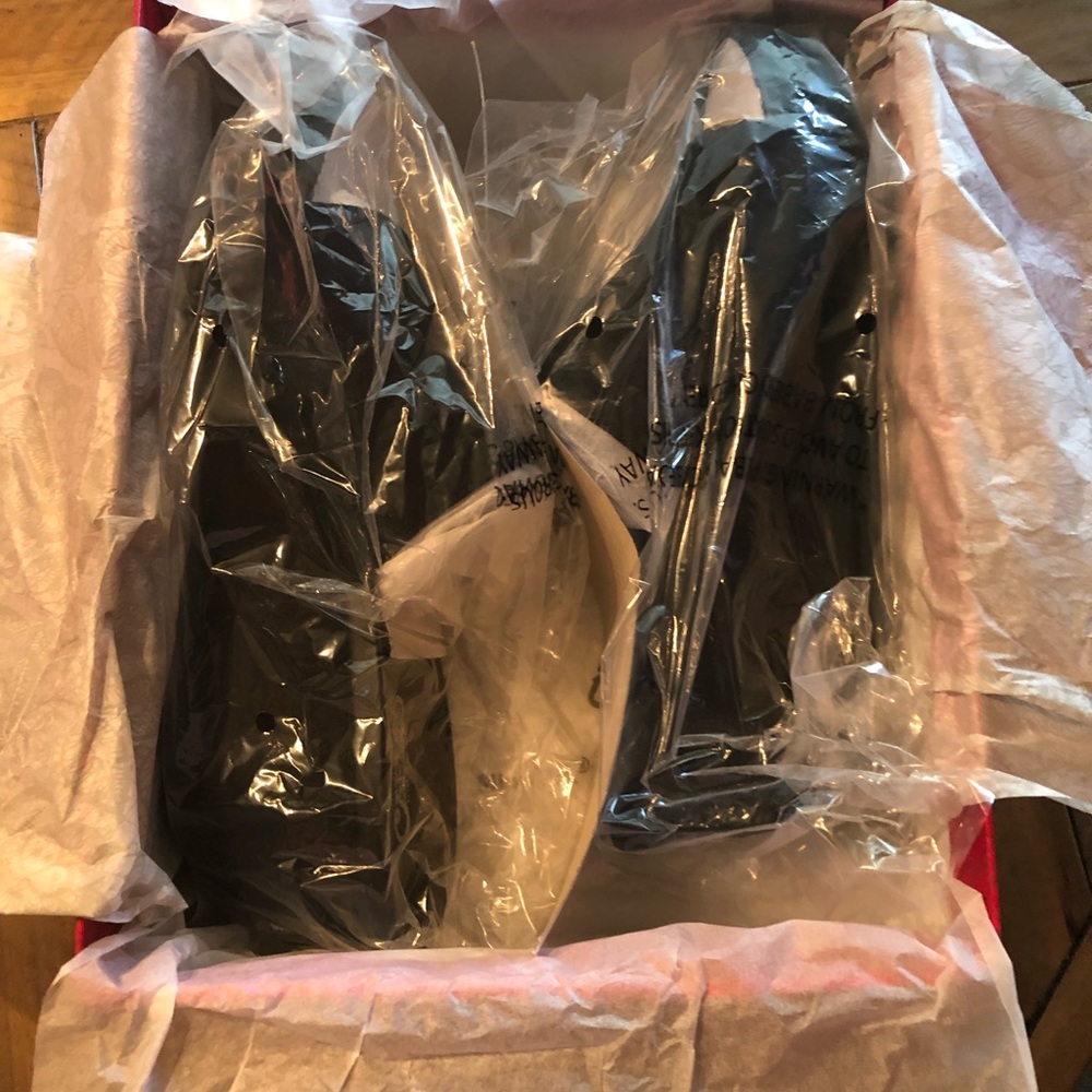 Black Carlos Santana wedge heels. - Picture 3 of 7